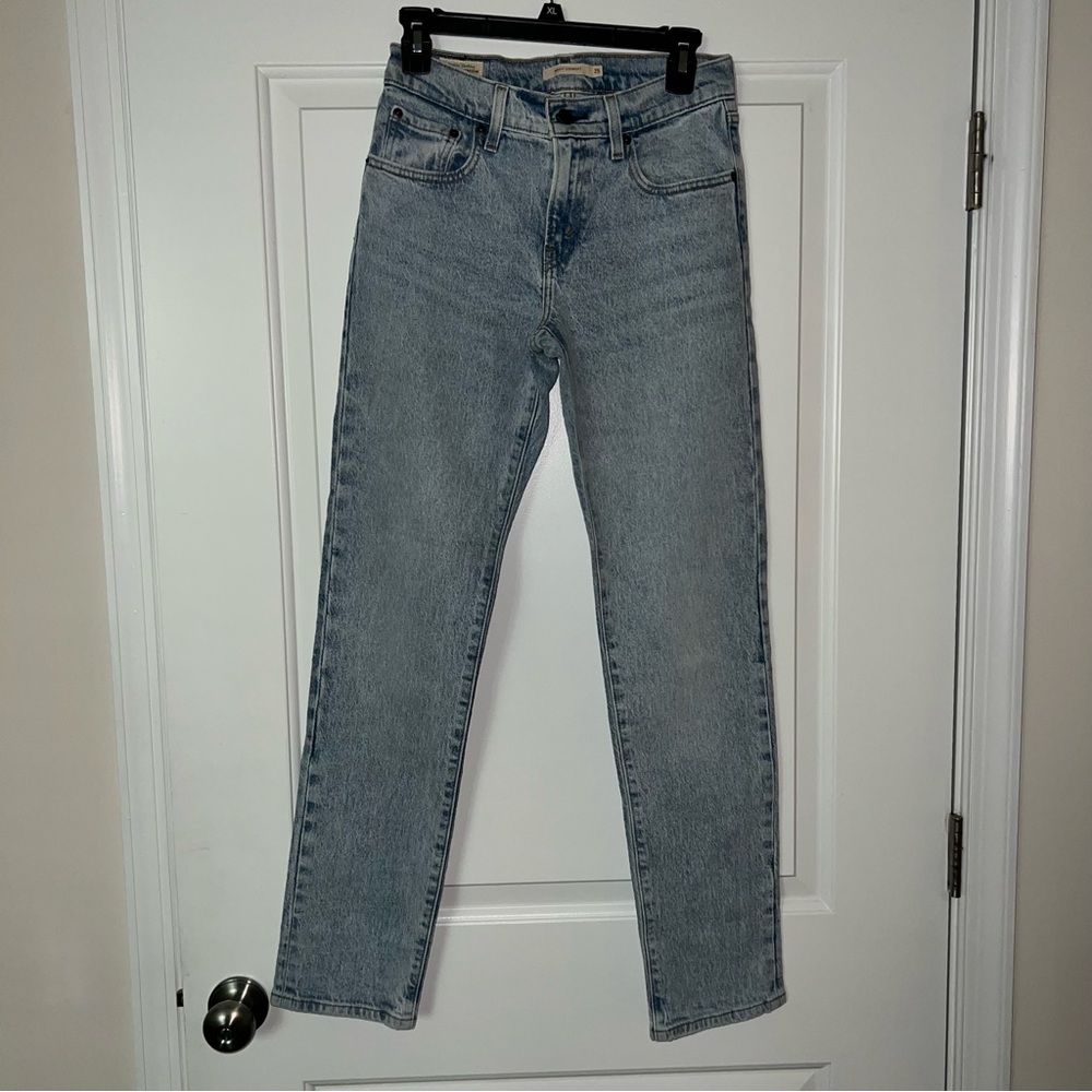 Levi's Light Wash Women’s Straight Jeans